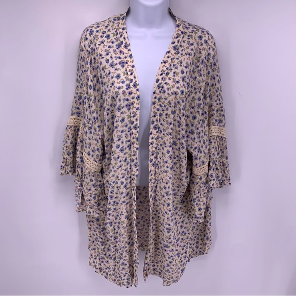 American Eagle Outfitters Tops - American Eagle Floral Cardigan O/S